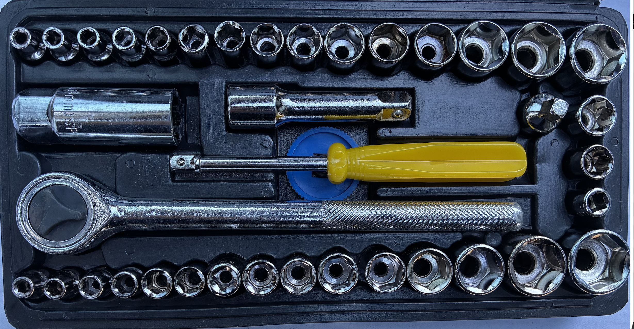 40 pcs socket set1 40-piece socket set and toolkit with drive sizes of 1/4" and 3/8": 40-Piece Socket Set Overview Components Socket Sizes: A variety of socket sizes, typically including both metric and standard measurements. Drive Sizes: 1/4" Drive: Suitable for smaller fasteners, ideal for precision tasks. 3/8" Drive: More versatile for medium-sized fasteners, commonly used in automotive and general repairs. Typical Contents Sockets: A range of sizes (e.g., 8mm to 19mm for metric, 1/4" to 3/4" for standard). Ratchets: Usually includes a ratchet for both drive sizes. Extensions: To access hard-to-reach areas. Adapters: For converting between different drive sizes. Accessories: Such as a sturdy carrying case for organization and portability. Benefits Versatility: Suitable for various applications, from automotive repairs to household projects. Durability: Made from high-quality materials for long-lasting use. Compact Design: Easy to store and transport.